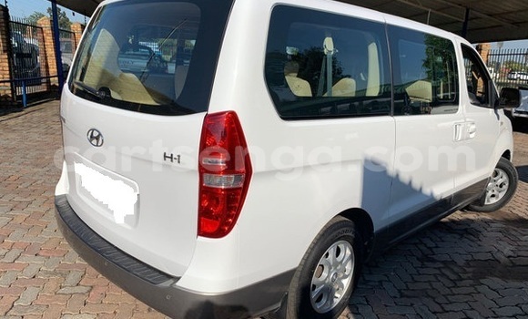 Acheter Occasion Voiture Hyundai H1 Blanc à Ezulwini, Hhohho Acheter Occasion Voiture Hyundai H1 Blanc à Ezulwini, Hhohho