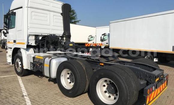 Acheter Occasion Utilitaire Mercedes‒Benz Arocs Blanc à Manzini, Manzini Acheter Occasion Utilitaire Mercedes‒Benz Arocs Blanc à Manzini, Manzini