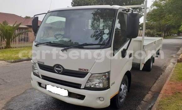 Acheter Occasion Utilitaire Hino 300 Series Blanc à Ezulwini, Hhohho Acheter Occasion Utilitaire Hino 300 Series Blanc à Ezulwini, Hhohho