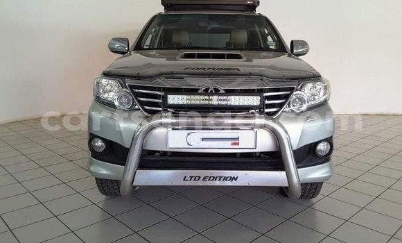 Acheter Occasion Voiture Toyota Fortuner Gris à Bulembu, Hhohho Acheter Occasion Voiture Toyota Fortuner Gris à Bulembu, Hhohho