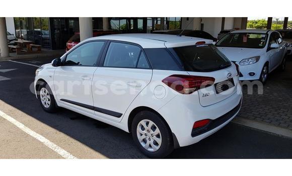 Acheter Occasion Voiture Hyundai i20 Blanc à Big Bend, Lubombo Acheter Occasion Voiture Hyundai i20 Blanc à Big Bend, Lubombo