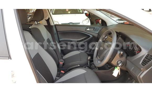 Acheter Occasion Voiture Hyundai i20 Blanc à Big Bend, Lubombo Acheter Occasion Voiture Hyundai i20 Blanc à Big Bend, Lubombo