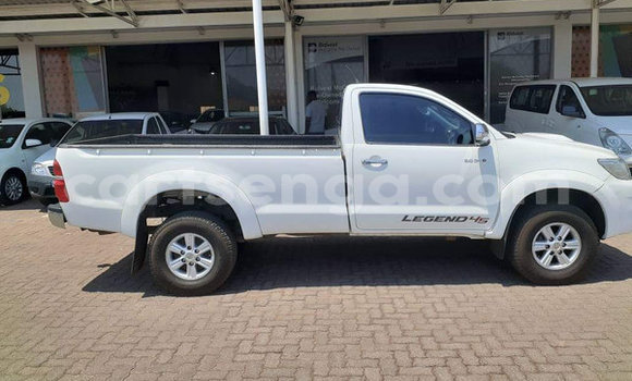 Buy Used Toyota Hilux White Car in Hlatikulu in Shiselweni District Buy Used Toyota Hilux White Car in Hlatikulu in Shiselweni District