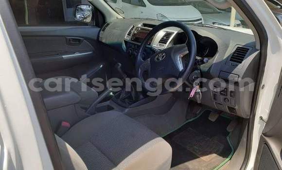Buy Used Toyota Hilux White Car in Hlatikulu in Shiselweni District Buy Used Toyota Hilux White Car in Hlatikulu in Shiselweni District