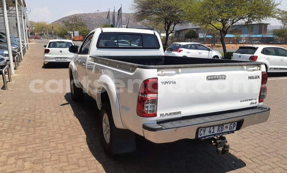 Buy Used Toyota Hilux White Car in Hlatikulu in Shiselweni District Buy Used Toyota Hilux White Car in Hlatikulu in Shiselweni District