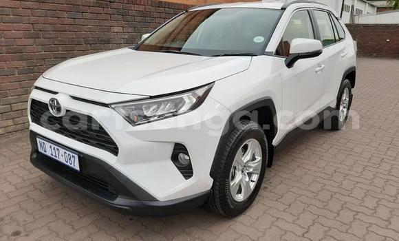 Nunua Ilio tumika Toyota RAV4 White Gari ndani ya Mbabane nchini Manzini Nunua Ilio tumika Toyota RAV4 White Gari ndani ya Mbabane nchini Manzini