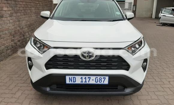 Nunua Ilio tumika Toyota RAV4 White Gari ndani ya Mbabane nchini Manzini Nunua Ilio tumika Toyota RAV4 White Gari ndani ya Mbabane nchini Manzini