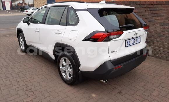 Nunua Ilio tumika Toyota RAV4 White Gari ndani ya Mbabane nchini Manzini Nunua Ilio tumika Toyota RAV4 White Gari ndani ya Mbabane nchini Manzini
