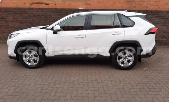 Nunua Ilio tumika Toyota RAV4 White Gari ndani ya Mbabane nchini Manzini Nunua Ilio tumika Toyota RAV4 White Gari ndani ya Mbabane nchini Manzini