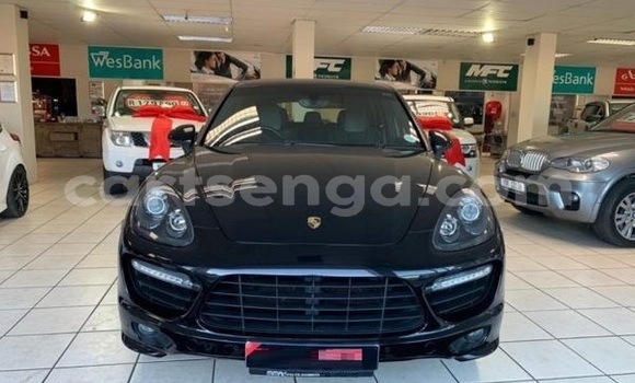 Nunua Ilio tumika Porsche Cayenne Black Gari ndani ya Big Bend nchini Wilaya ya Lubombo Nunua Ilio tumika Porsche Cayenne Black Gari ndani ya Big Bend nchini Wilaya ya Lubombo