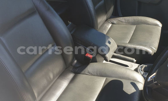 Acheter Occasion Voiture Volkswagen Touran Blanc à Ezulwini, Hhohho Acheter Occasion Voiture Volkswagen Touran Blanc à Ezulwini, Hhohho