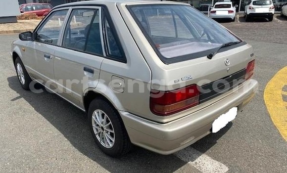 Acheter Occasion Voiture Mazda 323 Gris à Ezulwini, Hhohho Acheter Occasion Voiture Mazda 323 Gris à Ezulwini, Hhohho