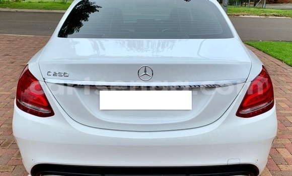 Buy Used Mercedes‒Benz C–Class White Car in Ezulwini in Hhohho Buy Used Mercedes‒Benz C–Class White Car in Ezulwini in Hhohho