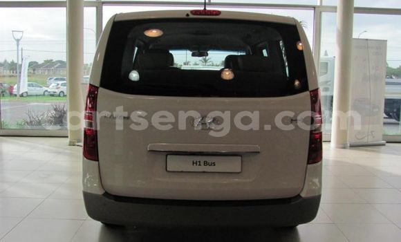 Acheter Occasion Voiture Hyundai H1 Blanc à Big Bend, Lubombo Acheter Occasion Voiture Hyundai H1 Blanc à Big Bend, Lubombo