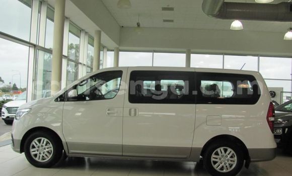 Acheter Occasion Voiture Hyundai H1 Blanc à Big Bend, Lubombo Acheter Occasion Voiture Hyundai H1 Blanc à Big Bend, Lubombo