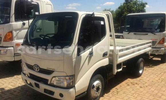 Nunua Ilio tumika Toyota Dyna White Gari ndani ya Manzini nchini Manzini Nunua Ilio tumika Toyota Dyna White Gari ndani ya Manzini nchini Manzini