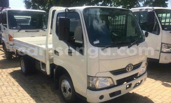 Nunua Ilio tumika Toyota Dyna White Gari ndani ya Manzini nchini Manzini Nunua Ilio tumika Toyota Dyna White Gari ndani ya Manzini nchini Manzini