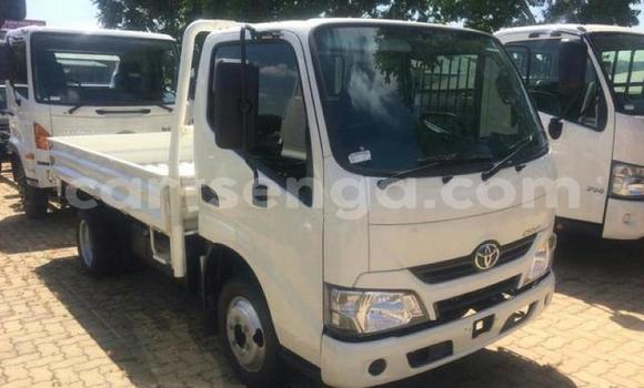 Nunua Ilio tumika Toyota Dyna White Gari ndani ya Manzini nchini Manzini Nunua Ilio tumika Toyota Dyna White Gari ndani ya Manzini nchini Manzini