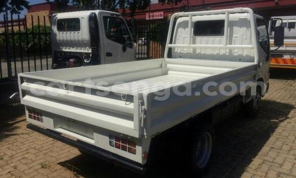 Nunua Ilio tumika Toyota Dyna White Gari ndani ya Manzini nchini Manzini Nunua Ilio tumika Toyota Dyna White Gari ndani ya Manzini nchini Manzini