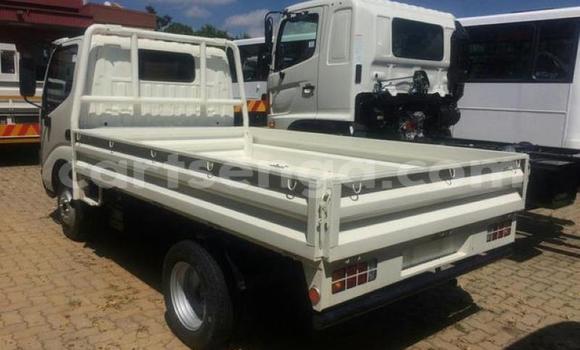 Nunua Ilio tumika Toyota Dyna White Gari ndani ya Manzini nchini Manzini Nunua Ilio tumika Toyota Dyna White Gari ndani ya Manzini nchini Manzini