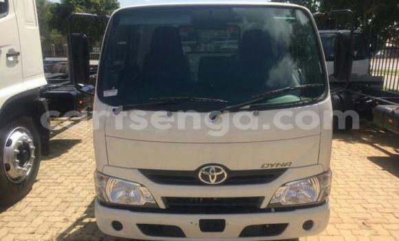Nunua Ilio tumika Toyota Dyna White Gari ndani ya Manzini nchini Manzini Nunua Ilio tumika Toyota Dyna White Gari ndani ya Manzini nchini Manzini
