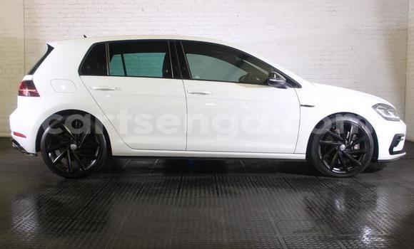 Nunua Ilio tumika Volkswagen Golf R White Gari ndani ya Manzini nchini Manzini Nunua Ilio tumika Volkswagen Golf R White Gari ndani ya Manzini nchini Manzini