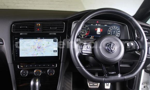 Nunua Ilio tumika Volkswagen Golf R White Gari ndani ya Manzini nchini Manzini Nunua Ilio tumika Volkswagen Golf R White Gari ndani ya Manzini nchini Manzini