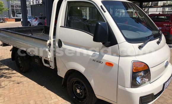 Acheter Occasion Voiture Hyundai H200 Blanc à Big Bend, Lubombo Acheter Occasion Voiture Hyundai H200 Blanc à Big Bend, Lubombo