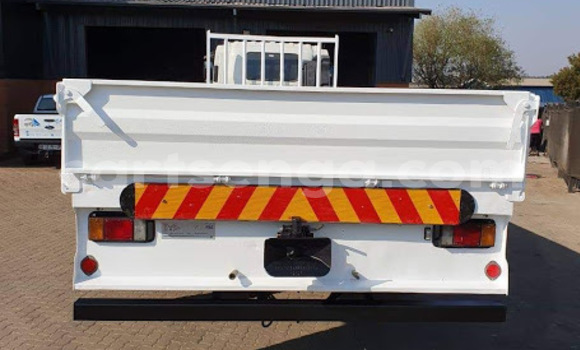 Buy Used Isuzu MU-X White Car in Mbabane in Manzini Buy Used Isuzu MU-X White Car in Mbabane in Manzini