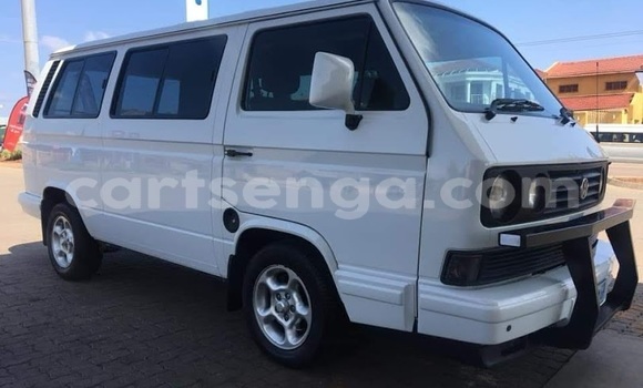 Buy Used Volkswagen Caravelle White Car in Mbabane in Manzini Buy Used Volkswagen Caravelle White Car in Mbabane in Manzini