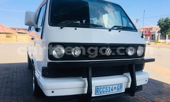 Buy Used Volkswagen Caravelle White Car in Mbabane in Manzini Buy Used Volkswagen Caravelle White Car in Mbabane in Manzini