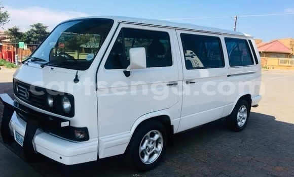 Buy Used Volkswagen Caravelle White Car in Mbabane in Manzini Buy Used Volkswagen Caravelle White Car in Mbabane in Manzini