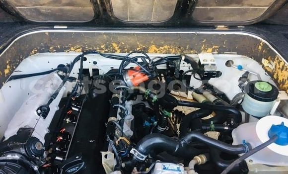 Buy Used Volkswagen Caravelle White Car in Mbabane in Manzini Buy Used Volkswagen Caravelle White Car in Mbabane in Manzini