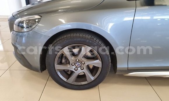 Buy Used Volvo V40 Silver Car in Ezulwini in Hhohho Buy Used Volvo V40 Silver Car in Ezulwini in Hhohho