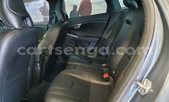 Buy Used Volvo V40 Silver Car in Ezulwini in Hhohho Buy Used Volvo V40 Silver Car in Ezulwini in Hhohho