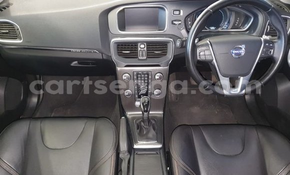Buy Used Volvo V40 Silver Car in Ezulwini in Hhohho Buy Used Volvo V40 Silver Car in Ezulwini in Hhohho