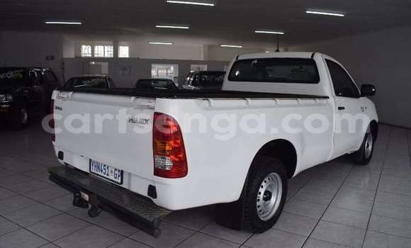 Nunua Ilio tumika Toyota Hilux White Gari ndani ya Big Bend nchini Wilaya ya Lubombo Nunua Ilio tumika Toyota Hilux White Gari ndani ya Big Bend nchini Wilaya ya Lubombo