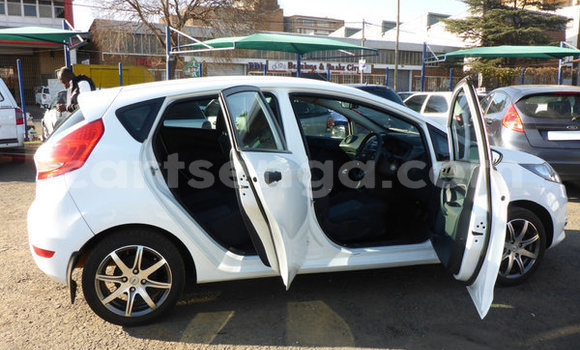Acheter Occasion Voiture Ford Fiesta Blanc à Ezulwini, Hhohho Acheter Occasion Voiture Ford Fiesta Blanc à Ezulwini, Hhohho