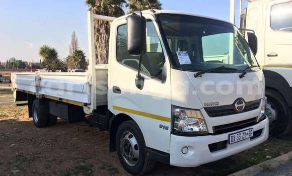 Acheter Occasion Utilitaire Hino 300 Series Blanc à Mondi, Hhohho Acheter Occasion Utilitaire Hino 300 Series Blanc à Mondi, Hhohho