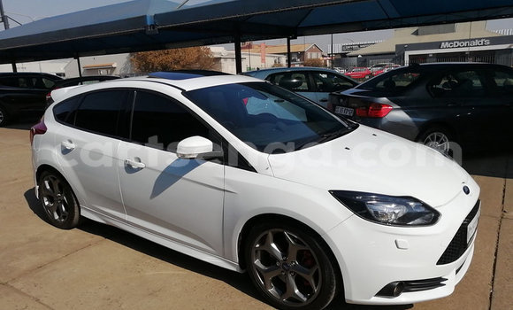 Acheter Occasion Voiture Ford Focus ST Blanc à Big Bend, Lubombo Acheter Occasion Voiture Ford Focus ST Blanc à Big Bend, Lubombo
