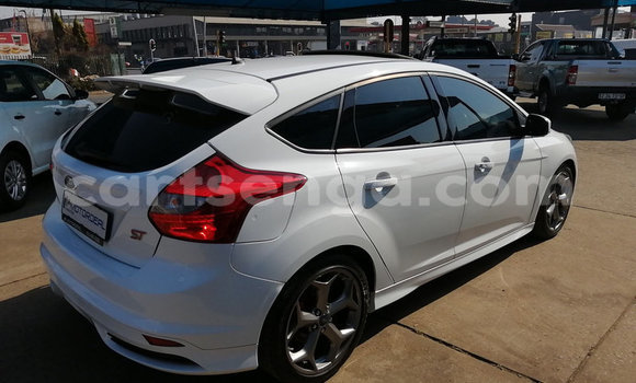 Acheter Occasion Voiture Ford Focus ST Blanc à Big Bend, Lubombo Acheter Occasion Voiture Ford Focus ST Blanc à Big Bend, Lubombo