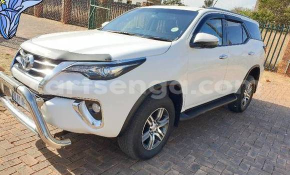 Acheter Occasion Voiture Toyota Fortuner Blanc à Bulembu, Hhohho Acheter Occasion Voiture Toyota Fortuner Blanc à Bulembu, Hhohho