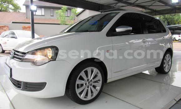 Acheter Occasion Voiture Volkswagen Polo Blanc à Hlatikulu, Shiselweni District Acheter Occasion Voiture Volkswagen Polo Blanc à Hlatikulu, Shiselweni District