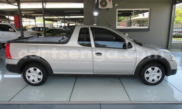 Nunua Ilio tumika Nissan NP 300 Silver Gari ndani ya Ezulwini nchini Hhohho Nunua Ilio tumika Nissan NP 300 Silver Gari ndani ya Ezulwini nchini Hhohho