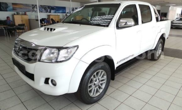 Buy Used Toyota Hilux White Car in Hlatikulu in Shiselweni District Buy Used Toyota Hilux White Car in Hlatikulu in Shiselweni District