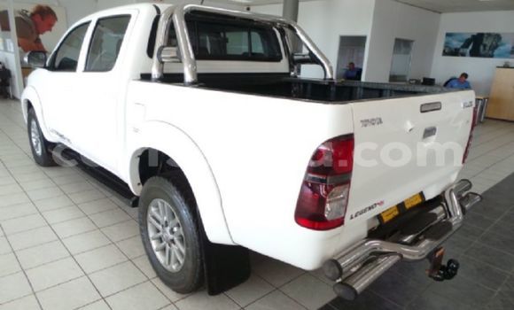 Buy Used Toyota Hilux White Car in Hlatikulu in Shiselweni District Buy Used Toyota Hilux White Car in Hlatikulu in Shiselweni District