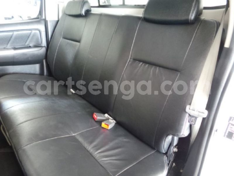 Big with watermark toyota hilux shiselweni district hlatikulu 13723