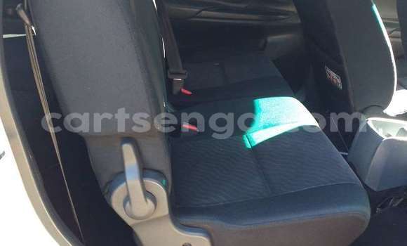 Nunua Ilio tumika Toyota Avanza White Gari ndani ya Bulembu nchini Hhohho Nunua Ilio tumika Toyota Avanza White Gari ndani ya Bulembu nchini Hhohho