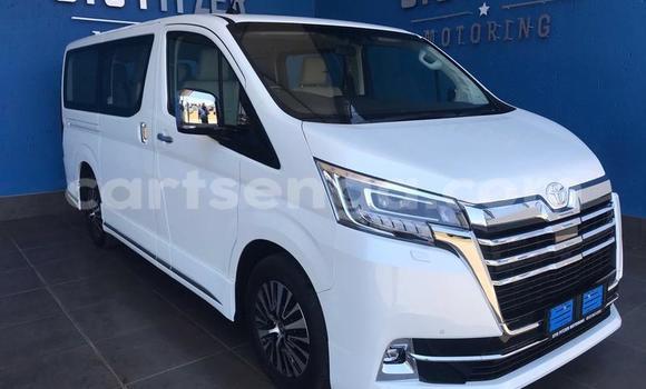 Nunua Ilio tumika Toyota Hiace White Gari ndani ya Ezulwini nchini Hhohho Nunua Ilio tumika Toyota Hiace White Gari ndani ya Ezulwini nchini Hhohho