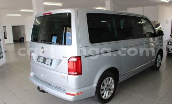 Acheter Occasion Voiture Volkswagen Caravelle Gris à Bulembu, Hhohho Acheter Occasion Voiture Volkswagen Caravelle Gris à Bulembu, Hhohho